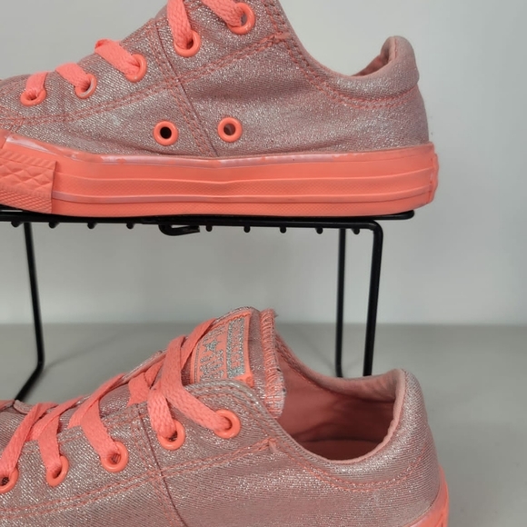 Converse All-Star girls sz 2 - Picture 3 of 8
